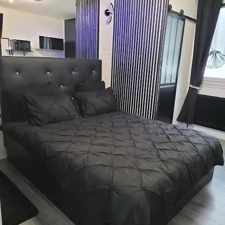 Black And White アパート ルマン