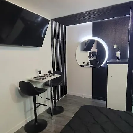 Διαμέρισμα Black And White