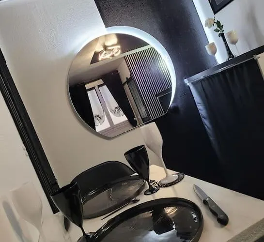 アパート Black And White ルマン